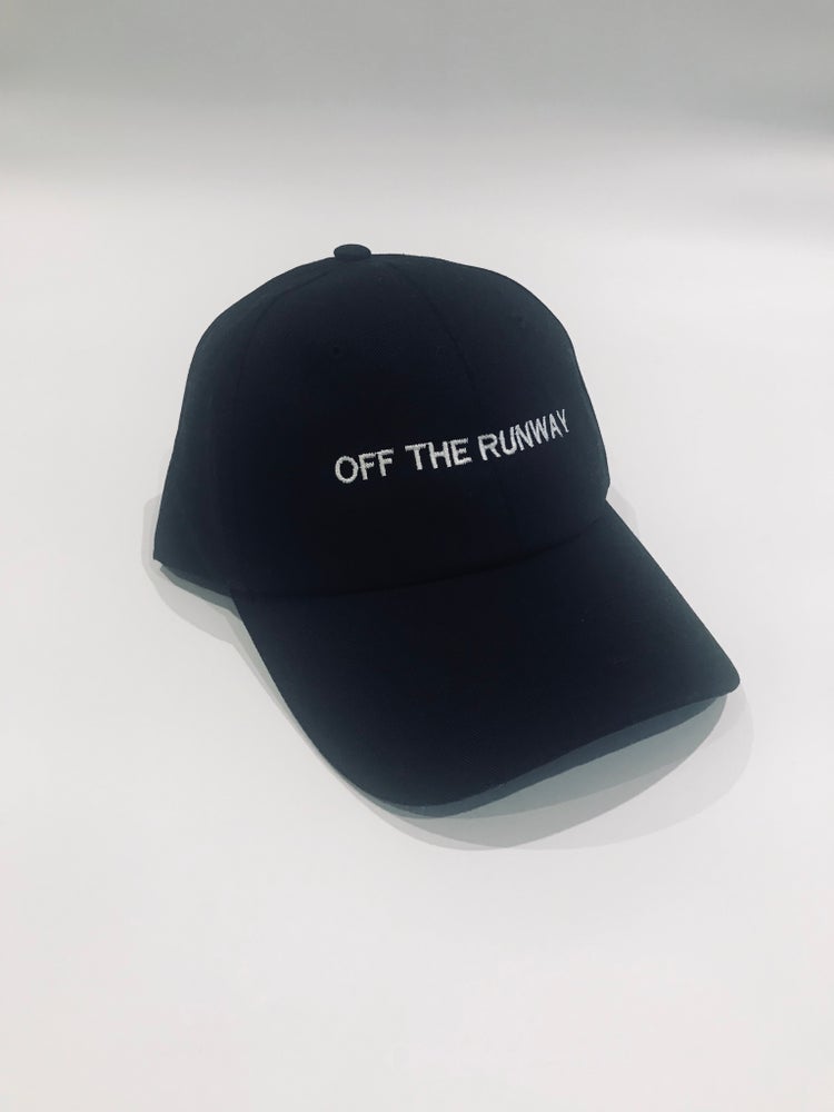 OFF THE RUNWAY LOGO CAP. BLACK.