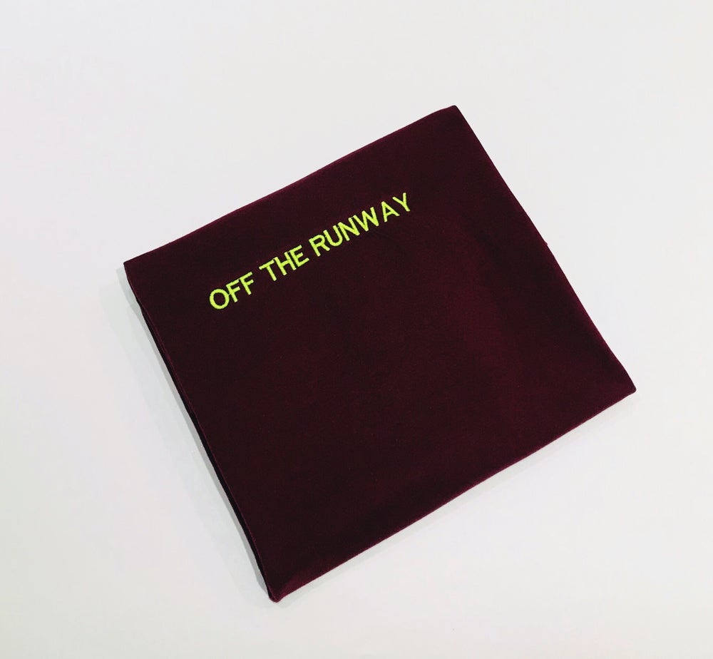 (OLG LOGO)Classic “OFF THE RUNWAY” logo T-Shirt. Burgundy.