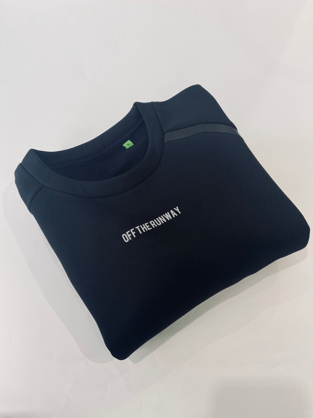 Cropped Sweatshirt. Black.